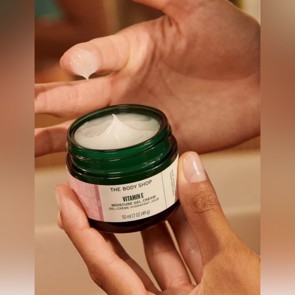 The Body Shop Vit. E Gel Moisturizer Brand New 1.7 oz - Picture 3 of 6